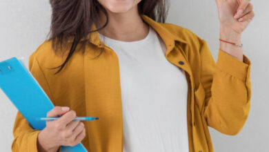 cropped-smiley-pregnant-woman-holding-clipboard-pointing-up-with-copy-space.jpg